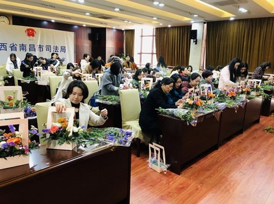 市司法局妇委会举办“追逐梦想 绽放风采”花艺讲座 以花为媒，丰富文化生活，彰显巾帼风采